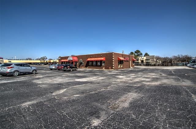 1905 S Sheridan Rd, Tulsa, OK 74112